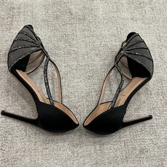 VALENTINO BLACK SATIN & MESH CRYSTAL EMBELLISHED PEEP TOE
PUMPS Size 36.5 - Picture 6 of 11